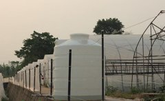 迅升pe塑料水箱規(guī)格_平底塑料水箱供應商